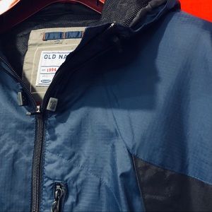 Old Navy Men’s Hooded Windbreaker/Rain Jacket